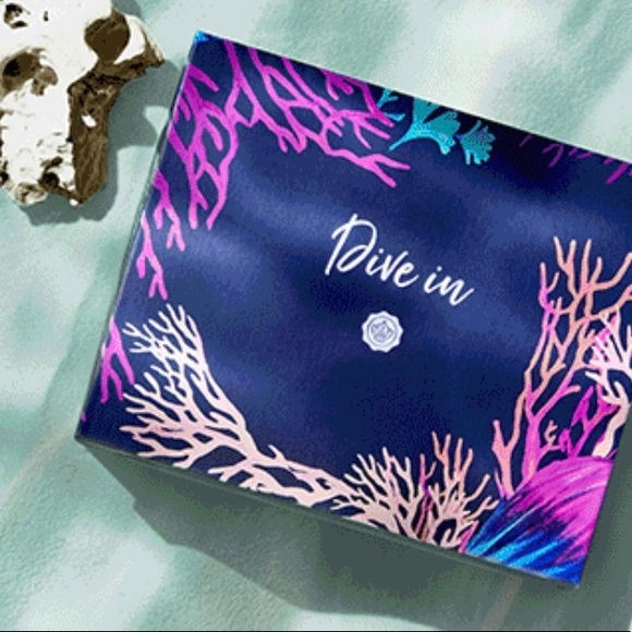 GLOSSYBOX COLLECTORS BOX - Picture 6 of 8